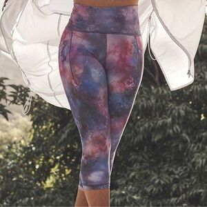 Athleta Salutation Stash Pocket II
Supernova Galaxy Capris 3X